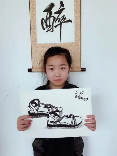 素描写生班《凉鞋写生》学生作品