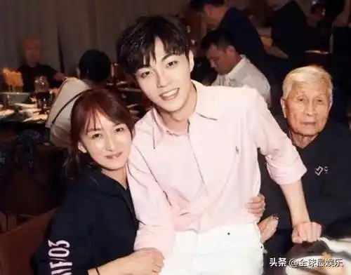 有种颜值叫明星妈妈刘亦菲的还行看到王一博妈妈惊艳了