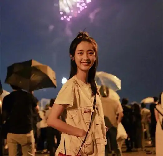 邢菲的古装剧开拍,与美男子搭戏,顾未易情敌来袭