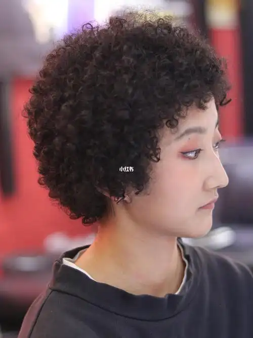 满头小卷 爆炸头 女生黑人烫 羊毛卷女生烫发 满头杠子
