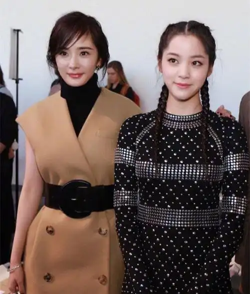 17岁欧阳娜娜连看6场大秀,时尚资源让前辈杨幂都羡慕不已!