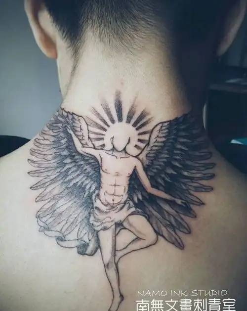 堕落天使纹身图片_颈部欧美人物成品手稿纹身图案