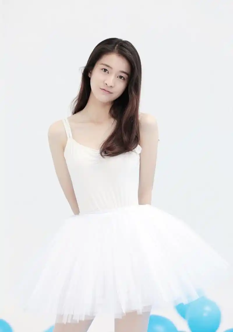 张雪迎化身芭蕾精灵仙气十足