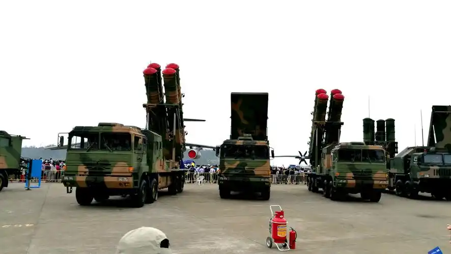 中国防空导弹层出不穷,为何很少有国家愿意买,俄专家:2个原因_红旗