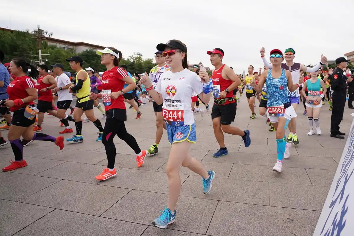 田径——2018北京马拉松开赛(4)
