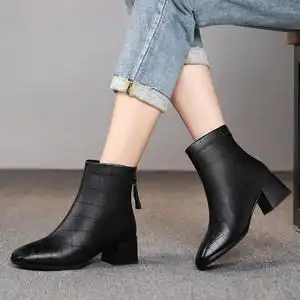 真皮羊皮方头短靴女2021冬季新款加绒粗跟软皮女靴大码女鞋41一43