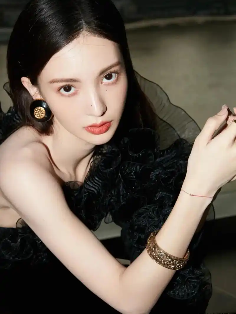 金晨个人资料简介 出生于山东省,毕业于北舞民族舞专业,生日1990年9月