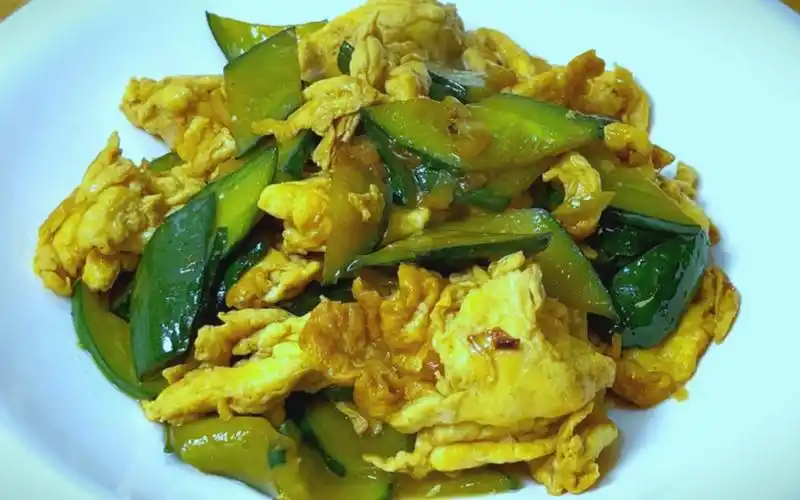黄瓜炒鸡蛋大家都喜欢吃,怎么才能做出饭店的味道