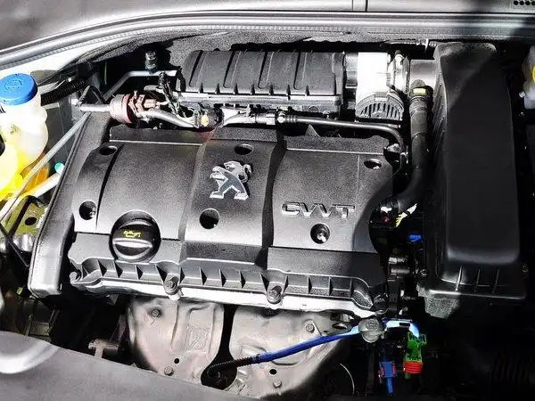 东风标致 1.6l 自动 发动机主体特写