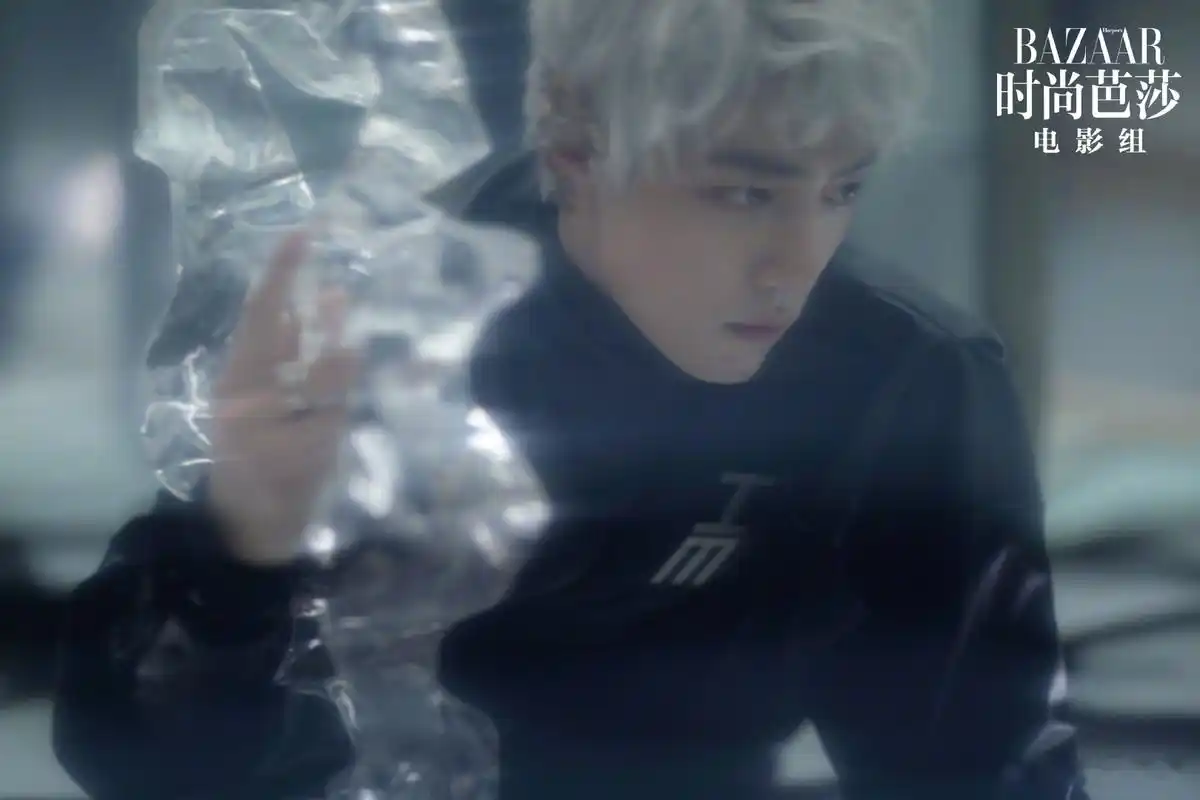 【肖战 x《时尚芭莎》】银发造型首尝试,大胆风格诠释少年个性,手持