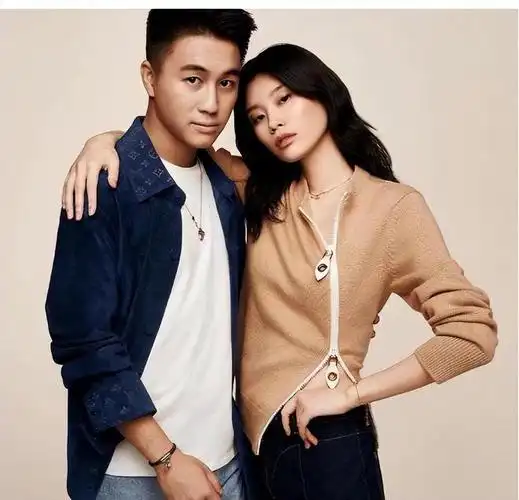 夫妻好恩爱:奚梦瑶和老公婆婆泰国逛街,女神范十足!