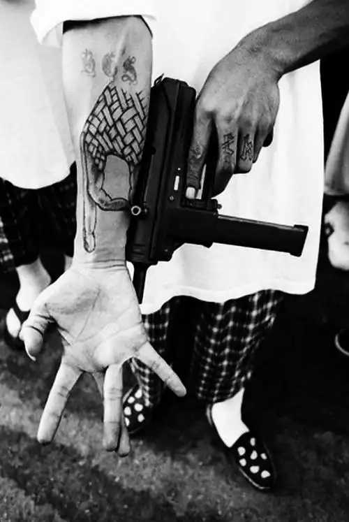 可惜这支经典武器最后就是被美国匪帮把名声带坏了