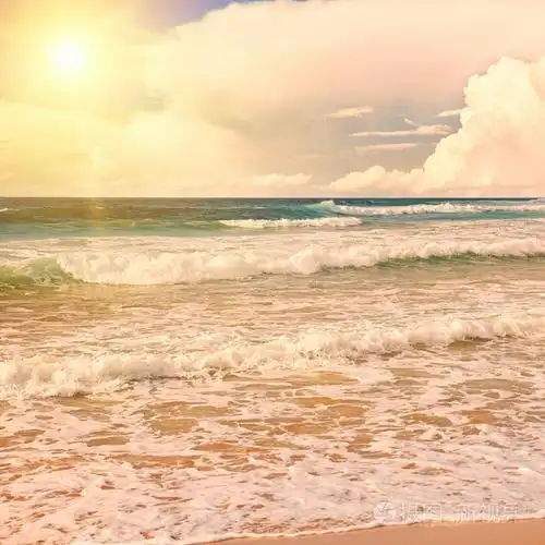 太阳在大海和蓝天