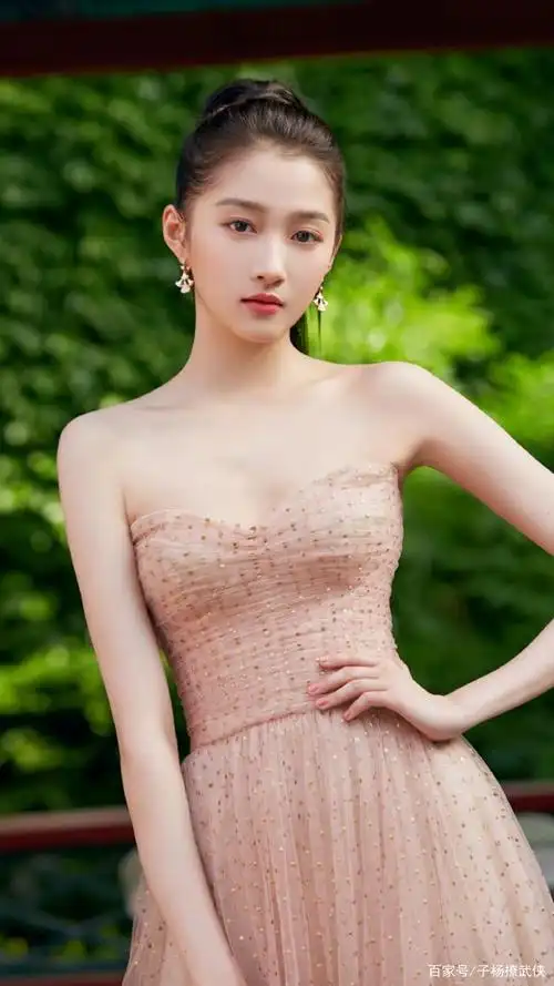 关晓彤最美写真照,你见过几张