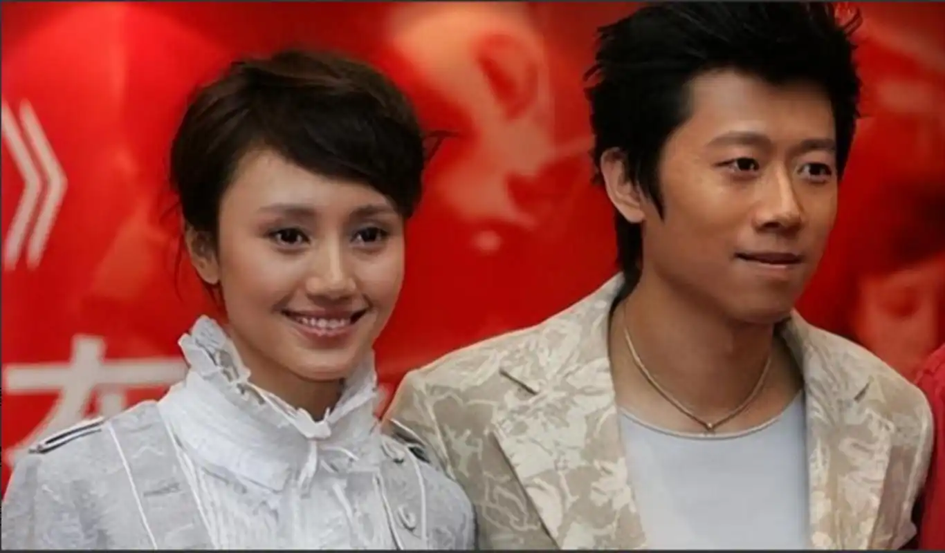 袁泉的痴爱与泪水:离婚的公婆也是我的亲人,解开老公多年的心结 儿时