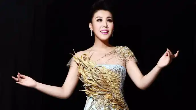 歌唱家王喆唱响北大校园,一首《鱼儿笑》情真意切