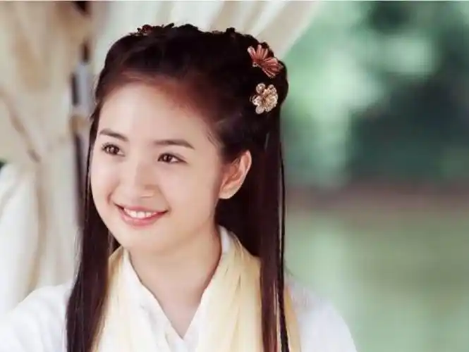 2006年,林依晨和胡歌搭档神话剧《天外飞仙》知名度大涨,之后又凭借