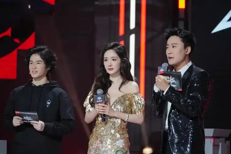 晶核s1赛季总决赛落下帷幕,代言人杨幂惊艳现身_即时新闻_大众网