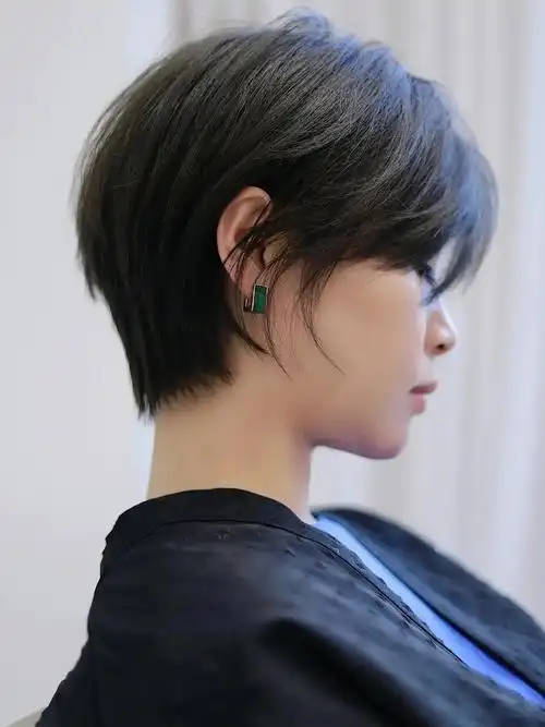 近几年千练帅气感十足的女生露耳超短发超级受