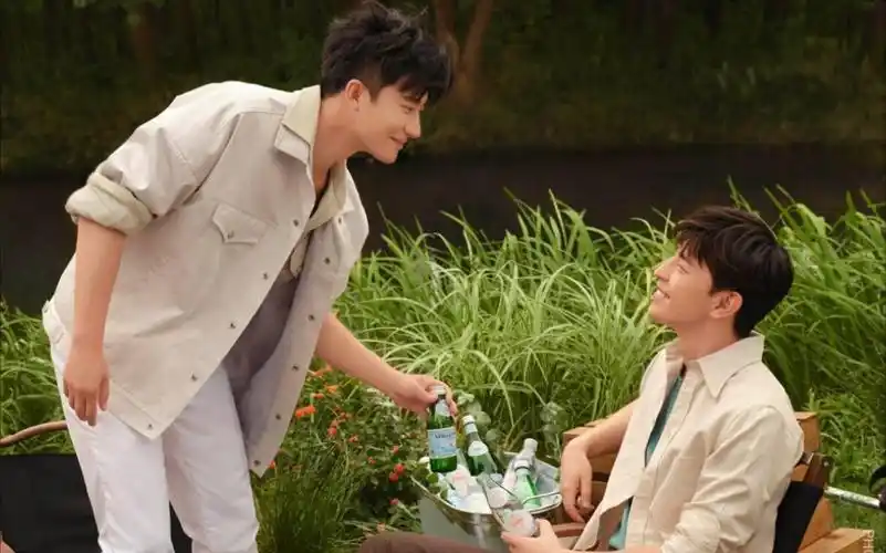 【邓伦&黄轩】黄轩看着伦伦的眼神好宠溺,小胖手组合kswl