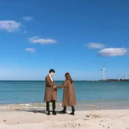 情侣真人头像两张照片海边