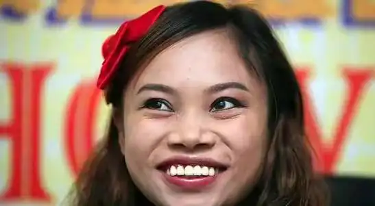 她嘴上说不看重对方长相,要求对方是名校毕业,而且还是学经济