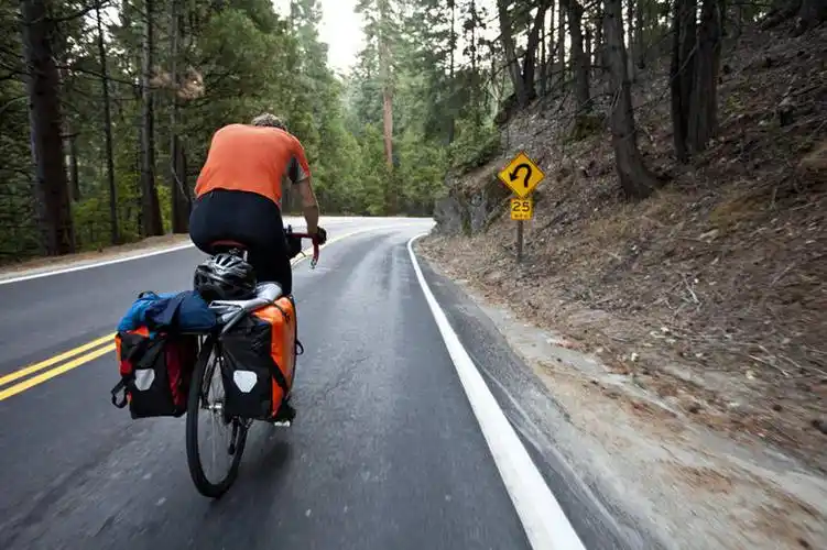 一个人,横图,室外,白天,路,自行车,美国,仅一个男性,车,脚踏车,骑