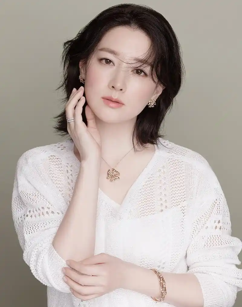 47岁的氧气美女李英爱近照