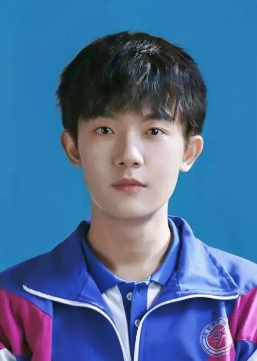 李明德新综证件照原图直出