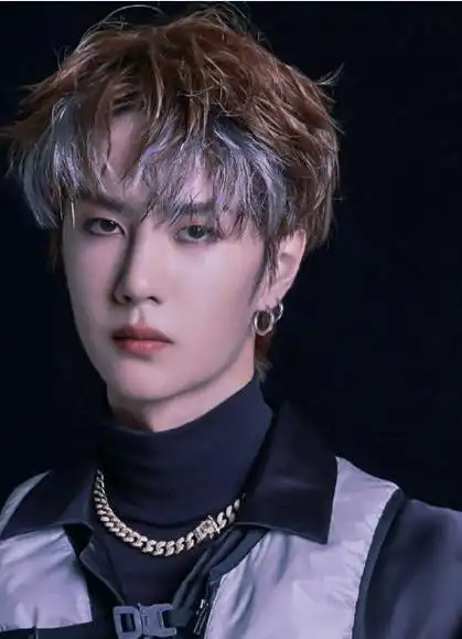 王一博:多才多艺的全能艺人 王一博是一位多才多艺的全能艺人,他不仅