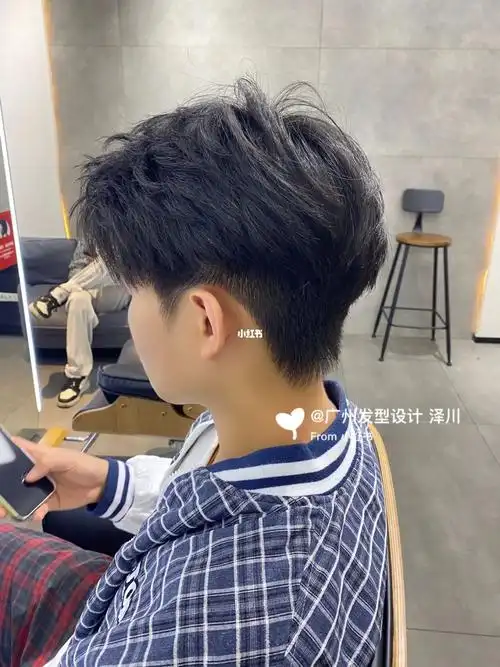 大学城的一家宝藏理发店|微分碎盖