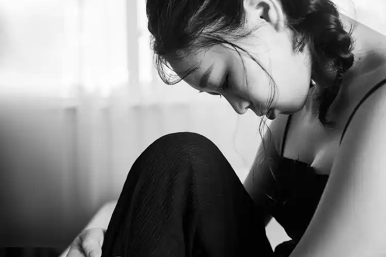 【七宗罪之--懒惰】_人像_poco摄影,人像,黑白,情感,概念