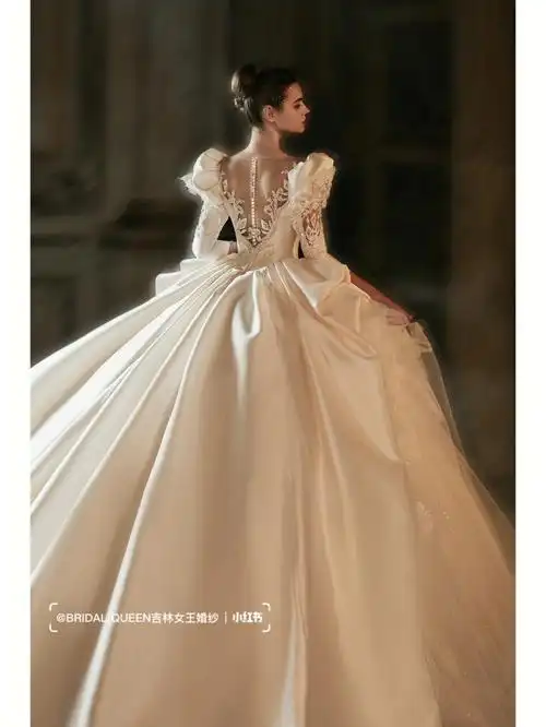 复古宫廷缎面婚纱