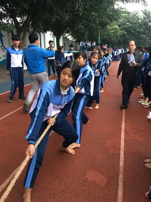 澄迈县长安中学2019年元旦女子拔河比赛