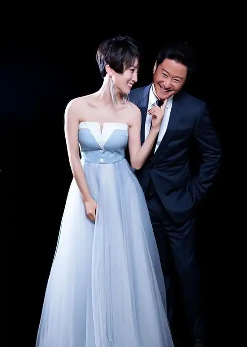 主持人谢楠:嫁给偶像吴京,4年生两子,风光背后有心酸