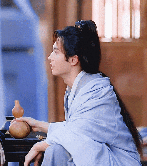 那么周子舒这位被网友亲封的钓系美人,则是耐品在行动上的推拉,用千层