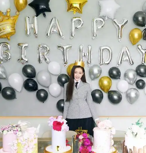 张天爱生日宴太奢华六款蛋糕贵气十足不料礼物拆出一箱大白菜