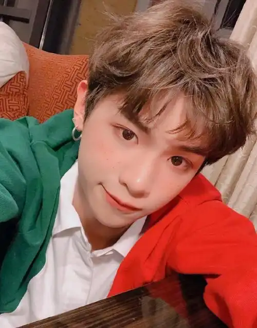 超爱可爱的昊仔#黄明昊  #我的宝藏男孩黄明昊  #黄明昊壁纸