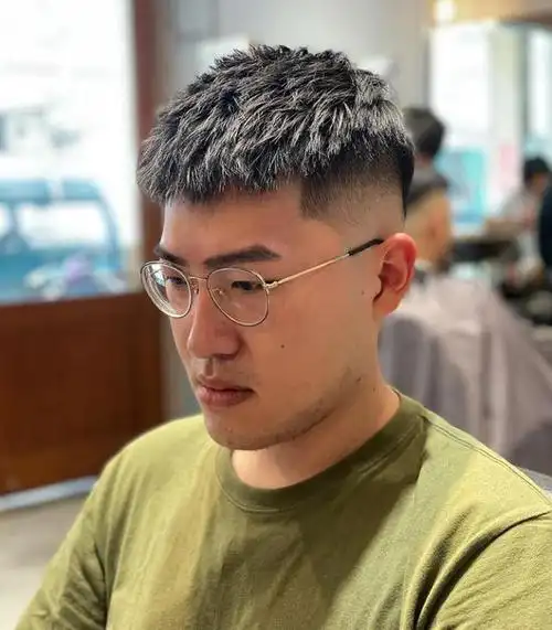 四十岁成熟男士这样剪发型帅气有型(3)-发型设计-帅哥发型网