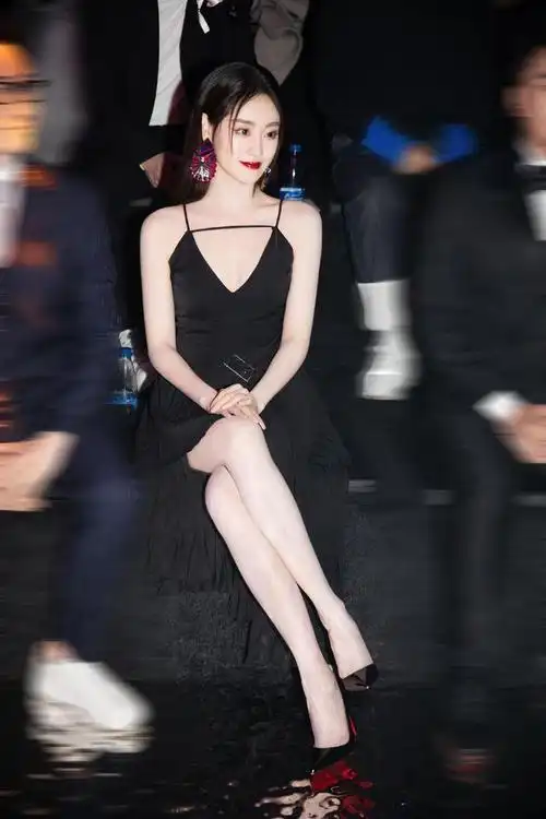 祝绪丹这套礼服好好看