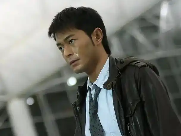 古天乐出席某场活动的状态受到争议,照片中的古天乐面部狰狞,眼睛和