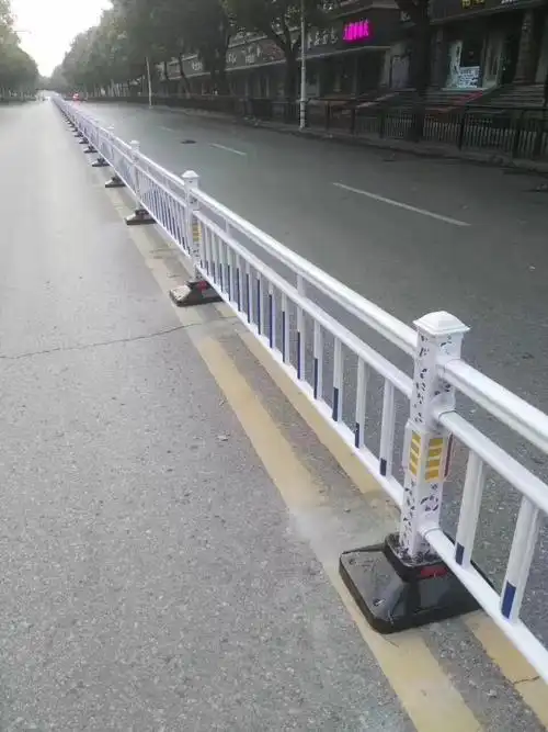 市政护栏粉红色三横杆围栏锌钢隔离栏交通人行道栅栏公路马路栏杆