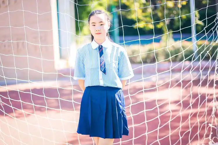 小学六年级学生拍的毕业照