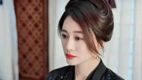 年近半百仍风韵犹存不老女神李小冉真的是年龄越大越惊艳