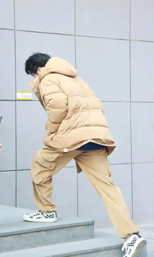 来一波背影杀#王俊凯 #王俊凯让人心动的n个瞬间 # - 抖音