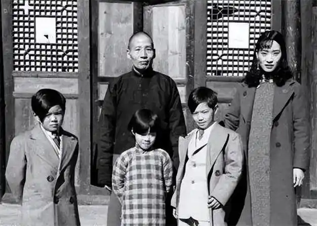 大地主刘文彩死后儿媳妇带着孙子跑到新疆最后孙子被活活勒死