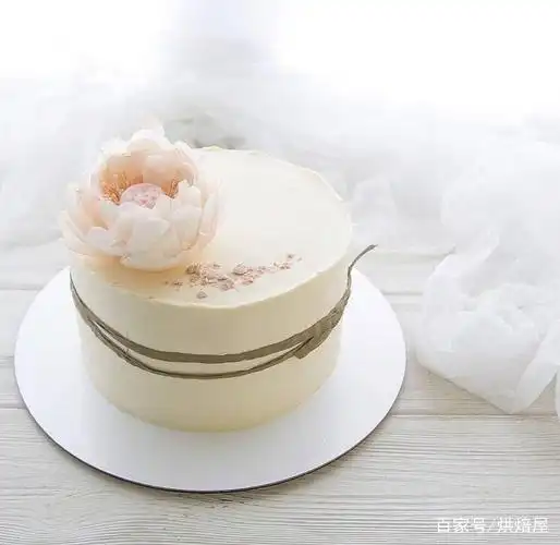 分享一组白色系蛋糕,简单洁净,像初恋一样美好而甜蜜
