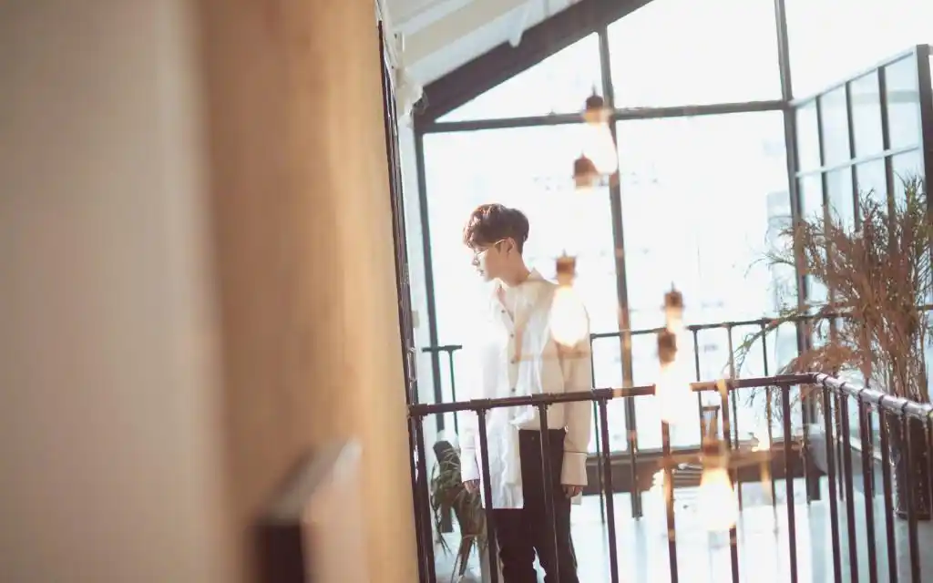 张艺兴时尚帅气文艺写真,高清壁纸图片,大陆明星-回车桌面