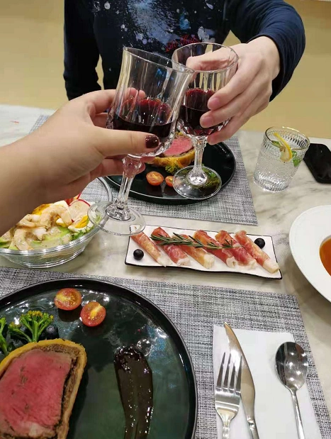 特别的日子在家准备一顿高级西餐!