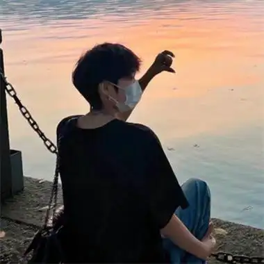 情侣比心手势情侣头像图片大全